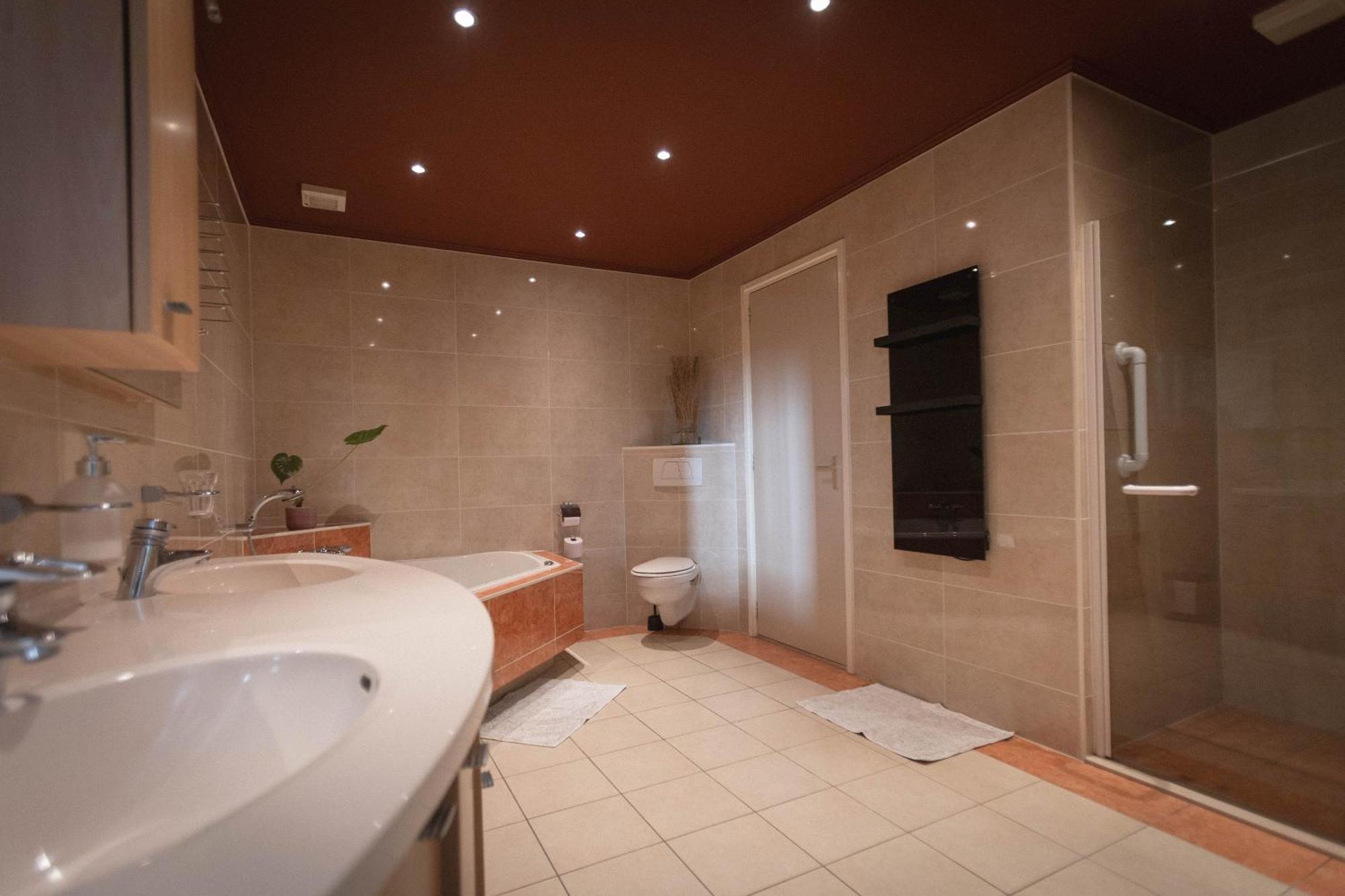 Boukje Har Bed En Brochje Bed & Breakfast Burgum Bagian luar foto